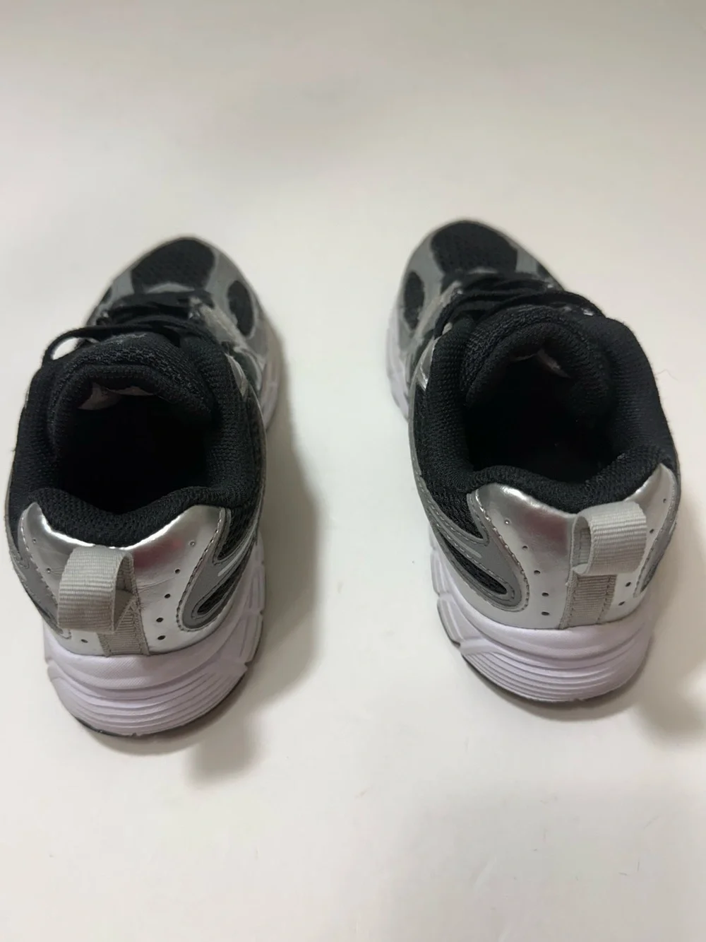 Nike V5 RNR Sneakers - Black/ Silver- Boys Size 1